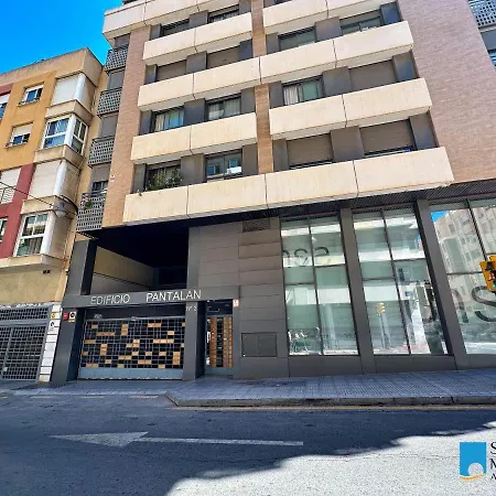 Sea Views & Parking - Soho Cozy