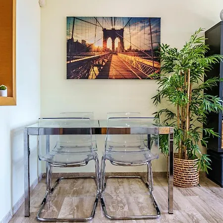 Sea Views & Parking - Soho Cozy Apartment